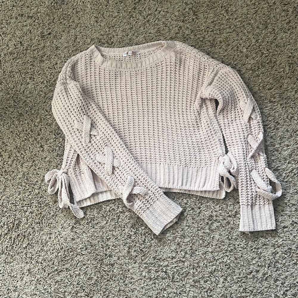 Light pink cropped sweater. Comfy. Size S